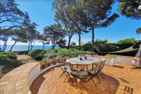 VILLA with GARDEN TERRACE and a VIEW on the SEA